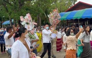 ร่วมทอดผ้าป่าสามัคคี เพื่อสมทบทุนบูรณะปฏิสังขรณ์  วัดพันธุเวสน์ (วัดโคกจักจั่น) ต.บุ่ง อ.เมือง จ.อำนาจเจริญ