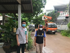 ออกเยี่ยมชุมชนต่างๆ พร้อมทั้งให้กำลังใจทีมงานกองช่าง กองสาธารณสุข ที่ออกให้บริการ ซ่อมแซม ไฟฟ้า ถนน ตัดแต่งกิ่งไม้ ขุดลอกคลอง