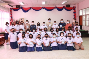 มอบเจลแอลกอฮอล์สำหรับล้างมือ ให้กับคณะครู ,นักเรียน โรงเรียนเทศบาล 1 วัดเทพมงคล
