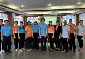 นายณัฐพงค์ ตั้งสกุลกุลพัฒน์ นายกเทศมนตรีเมืองอำนาจเจริญ ลงพื้นที่ชุมชนยางพัฒนาบริเวณสี่แยกโรงเรียนอนุบาลอำนาจเจริญ