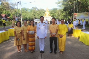 พิธีตักบาตร ถวายพระราชกุศล เนื่องในวันคล้ายวันสวรรคต พระบรมชนกาธิเบศร มหาภูมิพลอดุลยเดชมหาราช บรมนาถบพิตร