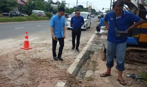 ออกสำรวจพื้นที่ท่อประปาแตกตามที่ประชาชนแจ้งท่อแตกฉุกเฉิน บริเวณหน้าร้านเจริญรัตน์แอร์