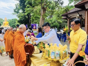 พิธีทำบุญตักบาตรถวายพระราชกุศลเฉลิมพระเกียรติฯ เนื่องในโอกาสวันเฉลิมพระชนมพรรษา สมเด็จพระนางเจ้าสุทิดา พัชรสุธาพิมลลักษณ พระบรมราชินี