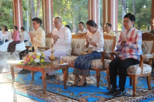 ร่วมพิธีทำบุญตักบาตร เนื่องในวันขึ้นปีใหม่พุทธศักราช 2567