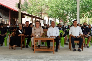 นายกเทศมนตรีเมืองอำนาจเจริญ เป็นประธานทอดผ้าไตรบังสุกุล ในพิธีฌาปนกิจศพ คุณพ่อแสวง  บุญสุภาพ ณ เมรุวัดพันธุเวสน์ชุมชน