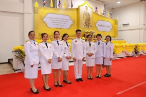 ร่วมพิธีถวายเครื่องราชสักการะ วางพานพุ่ม และพิธีจุดเทียนถวายพระพรชัยมงคล เฉลิมพระเกียรติพระบาทสมเด็จพระเจ้าอยู่หัว เนื่องในโอกาสพระราชพิธีมหามงคลเฉลิมพระชนมพรรษา 6 รอบ