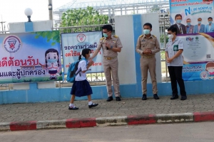 ลงพื้นที่ตรวจสอบปัญหาการจราจรติดขัดบริเวณหน้าโรงเรียนอนุบาลอำนาจเจริญ ในช่วงรับ-ส่งนักเรียน เพื่อหาแนวทางแก้ไขปัญหาการจราจรต่อไป