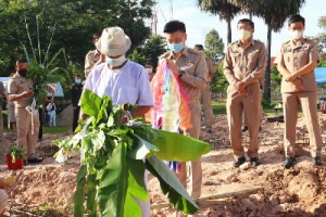 ทำพิธียกเสาเอก-เสาโท สำนักงานอาคารงานทะเบียนเทศบาลเมืองอำนาจเจริญ